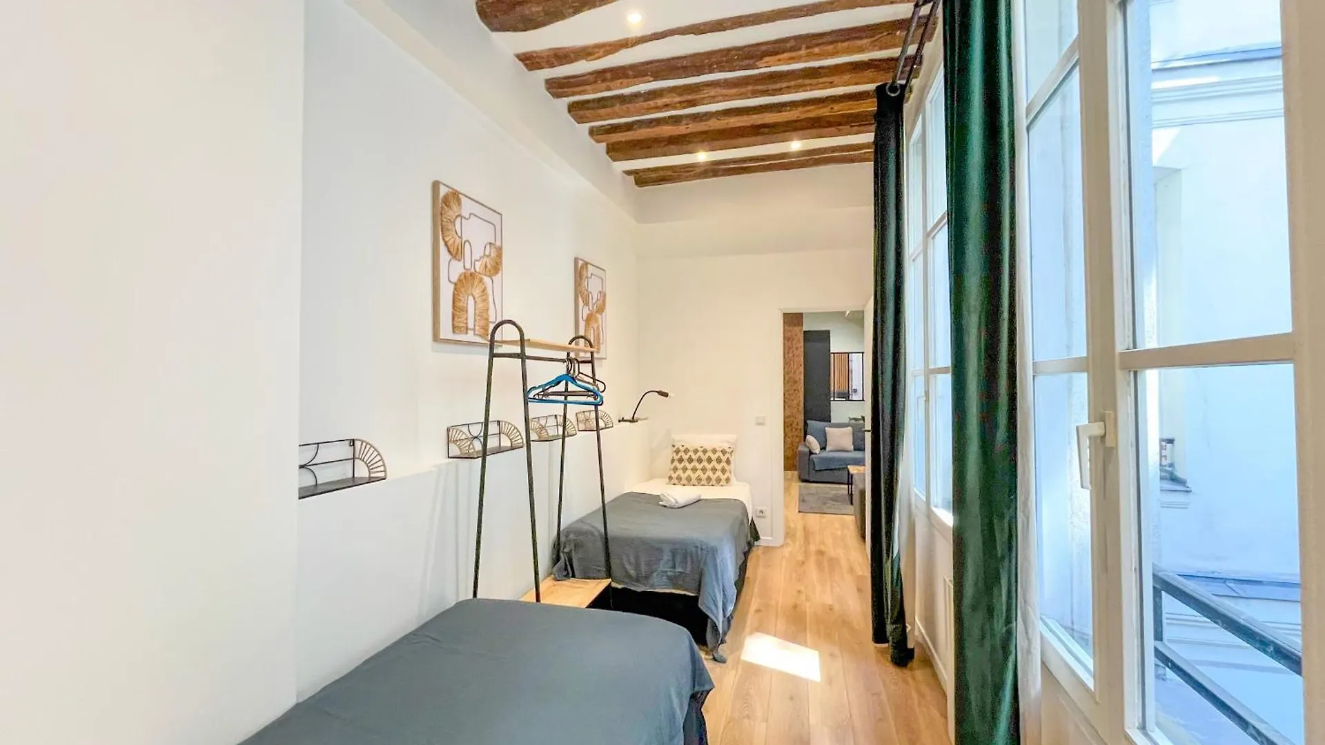 Urban Flat 67 - Spacious Flat In Central Párizs 0*,  Franciaország