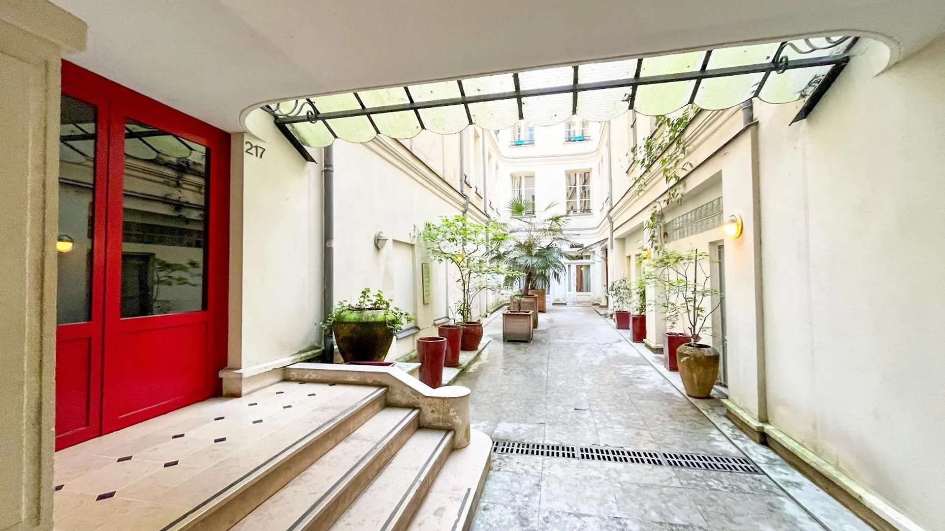 Urban Flat 67 - Spacious Flat In Central Paris