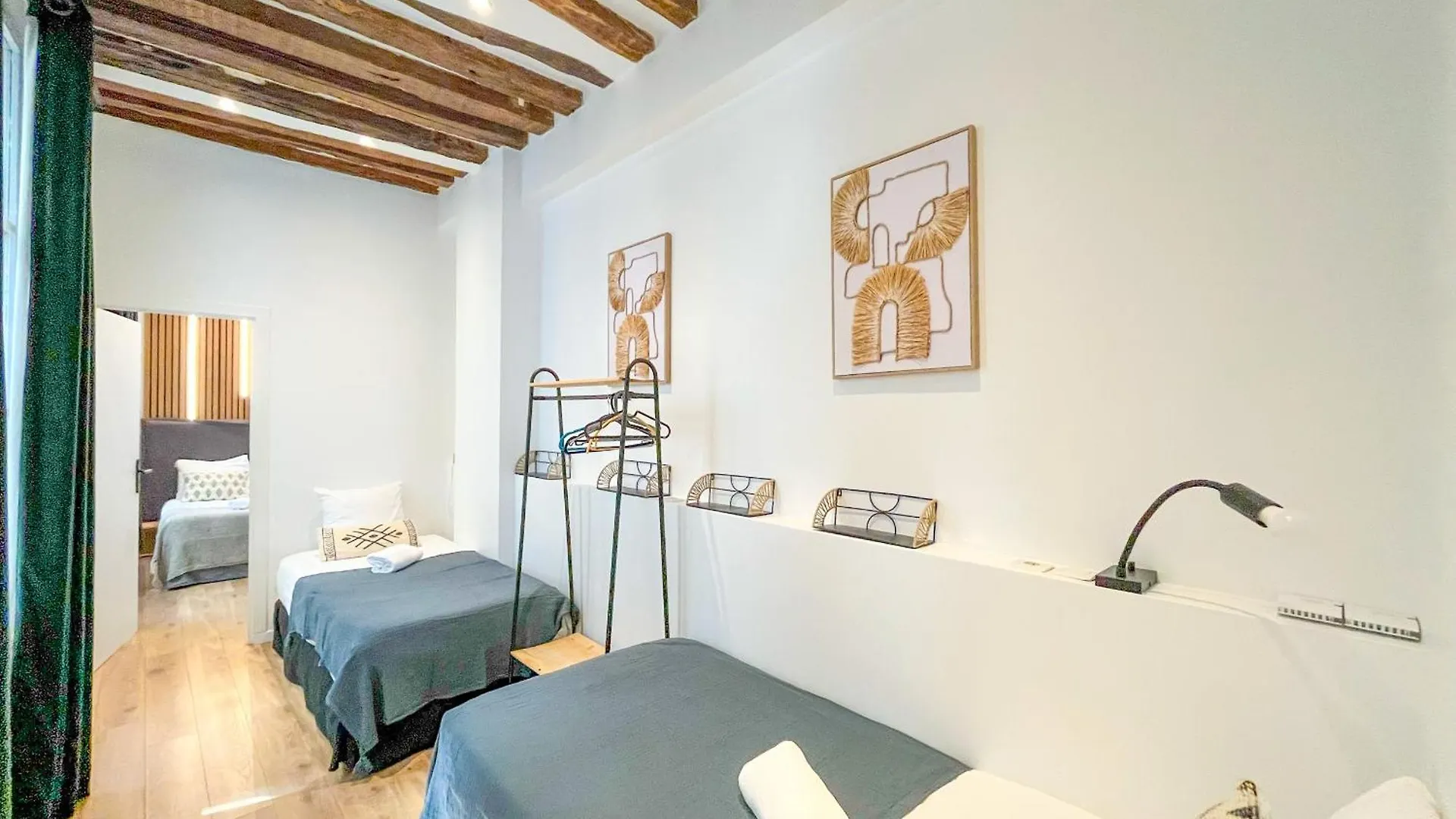 Urban Flat 67 - Spacious Flat In Central Paris 0*,  Frankrig